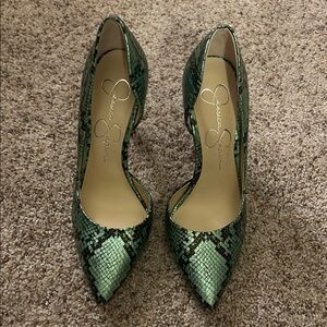 never worn Jessica Simpson green Snakeskin Heels